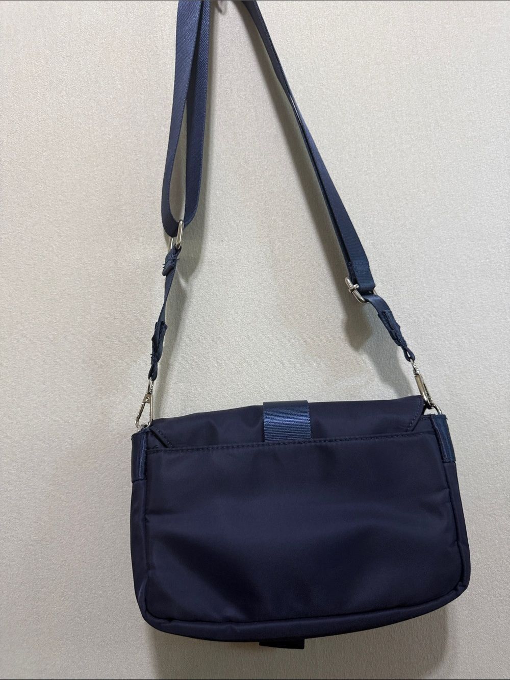 lululemon athletica 3L Navy Crossbody Bag with Silver Hardware - Picture 7 of 11